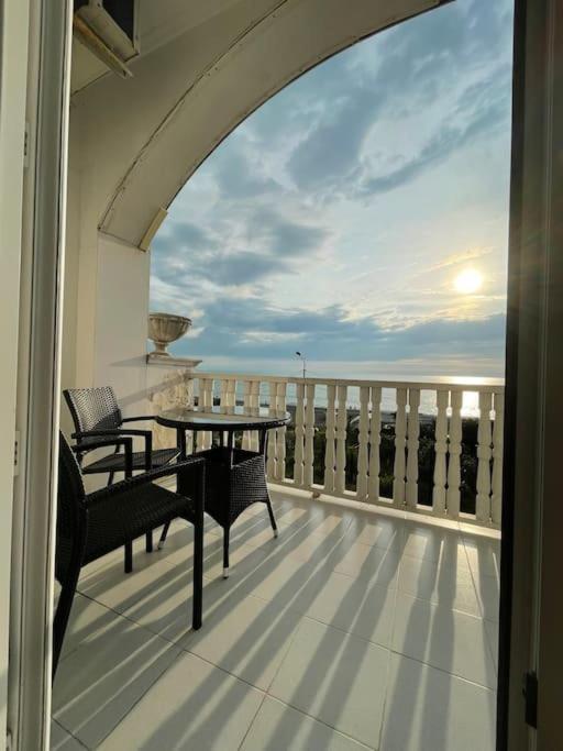 Sea View Studio Apartment In Gonio-Kvariati Exterior foto